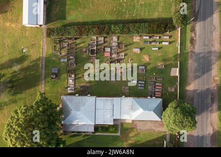 Photographie aérienne de drone regardant vers le bas sur un ancien cimetière historique dans la région de Castlereagh du Conseil municipal de Penrith en Australie Banque D'Images