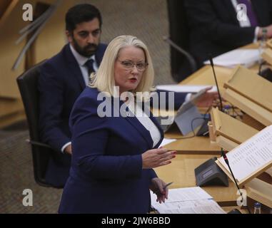 Photo du dossier datée du 10/06/20 de Christina McKelvie MSP. La proposition de Déclaration des droits du Gouvernement britannique est "nuisible et peu bienvenue", a déclaré le Gouvernement écossais en réponse à une consultation. La législation très controversée remplacerait la Human Rights Act et signifie que le Royaume-Uni n'aurait pas à toujours suivre la jurisprudence de la Cour européenne des droits de l'Homme. Date de publication : dimanche 4 septembre 2022. Banque D'Images