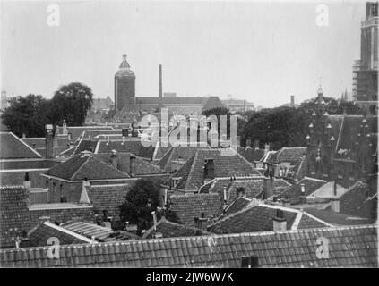 Vue d'ensemble d'une partie du centre-ville d'Utrecht; depuis le Bartholomei Gasthuis (Lange Smeestraat 40), depuis le sud. En arrière-plan le Buurkerk (Buurkerkhof). Banque D'Images