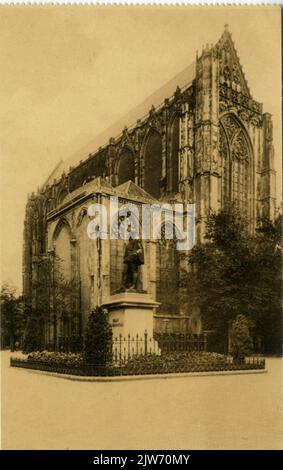 Vue sur le Domkerk (Domplein) à Utrecht avec la statue de Jan van Nassau (Domplein) au premier plan. Banque D'Images