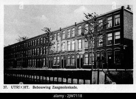 Vue sur les façades de quelques maisons de la Zaagmolenkade à Utrecht. Banque D'Images