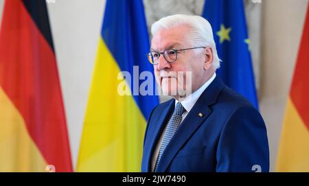 Berlin, Allemagne. 04th septembre 2022. Le président allemand Frank-Walter Steinmeier reçoit le Premier ministre ukrainien Shmyhal pour des entretiens au palais de Bellevue. Credit: Bernd von Jutrczenka/dpa/Alamy Live News Banque D'Images