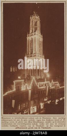 Vue sur la tour Dom (Domplein) à Utrecht avec éclairage spécial à l'occasion de la semaine lumière au premier plan de Vismarkt.n.b. La semaine lumière a eu lieu en même temps que la foire d'automne et une semaine de février en l'honneur de l'ouverture du deuxième bâtiment Jaarbeurs avec l'aide des usines d'ampoules Philips. Banque D'Images