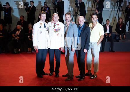 Lido Di Venezia, Italie. 03rd septembre 2022. (G-D) Mario Falak, Charles Eismayer, le réalisateur David Wagner, Gerhard Liebmann et Luka Dimic assistent au tapis rouge « Master Gardner » au Festival international du film de Venise sur 03 septembre 2022 79th à Venise, Italie. © photo: Cinzia Camela. Crédit : Agence photo indépendante/Alamy Live News Banque D'Images