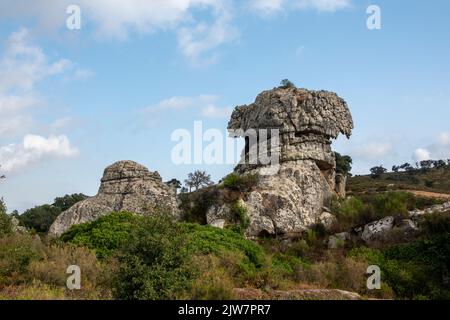 La Montera del Torero est une formation rocheuse située dans le Parc naturel des Alcornocales, près de la ville de Los Barrios, dans la province de Cadix, Andalousie, Banque D'Images