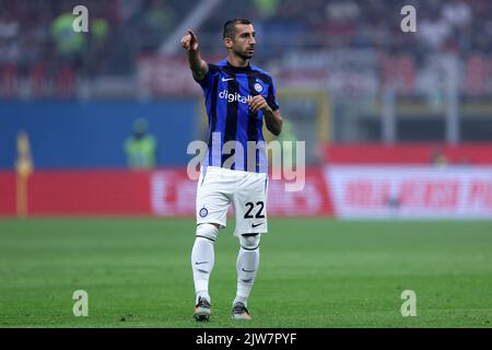 Henrikh Mkhitaryan du FC Internazionale gestes pendant la série Un match entre l'AC Milan et le FC Internazionale au Stadio Giuseppe Meazza sur 3 septembre 2022 à Milan, Italie . Banque D'Images