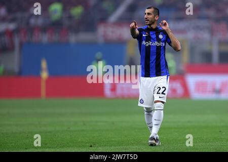 Henrikh Mkhitaryan de FC Internazionale gestes pendant la série A beetween AC Milan et FC Internazionale au Stadio Giuseppe Meazza sur 3 septembre 2022 à Milan, Italie . Banque D'Images