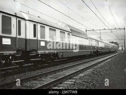 Image d'un engin panoramique du D.B. Dans le train international Rheingold à Amsterdam. Banque D'Images