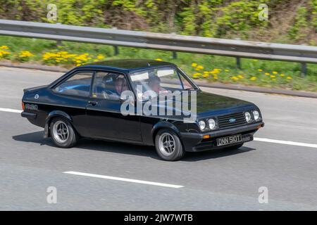 Années 1979 70, seventies FORD ESCORT RS 2000 1993cc essence ; coupé 2 portes voyageant sur l'autoroute M6, Royaume-Uni Banque D'Images