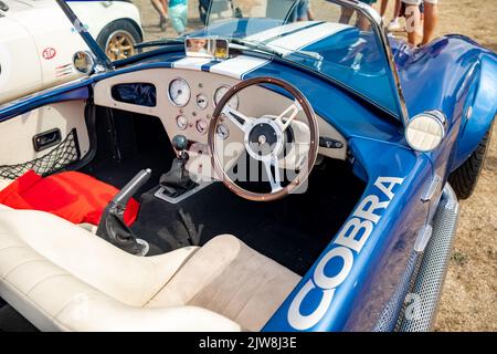 Old Buckenham, Norfolk, Royaume-Uni – 03 septembre 2022. L'intérieur d'une voiture de sport AC Cobra exposée lors du salon annuel gratuit de l'auto Banque D'Images