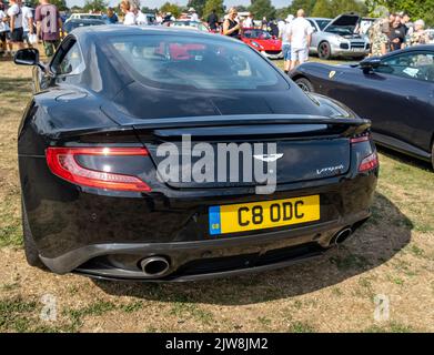 Old Buckenham, Norfolk, Royaume-Uni – 03 septembre 2022. Vue arrière d'une voiture de sport classique Aston Martin Vanquish Banque D'Images