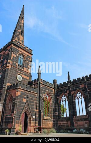 Tour St Marys et ruines du Prieuré de Birkenhead datant du 12th siècle Banque D'Images