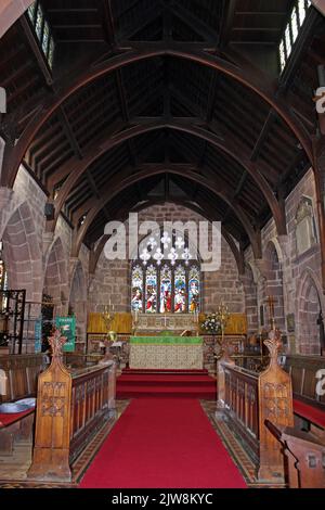 Échoppes de chœur et autel de grade II, église paroissiale de St Mary's, Eastham, Wirral Banque D'Images