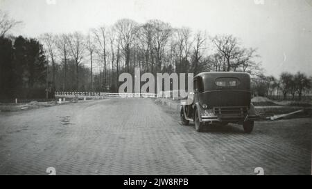 Image de la mise à niveau d'une partie récemment pavée du Rijksstraatweg entre Amersfoort et Renswoude. Banque D'Images
