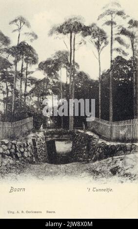 Vue du tunnel piétonnier sous la ligne de chemin de fer de Baarn depuis le sud. Banque D'Images