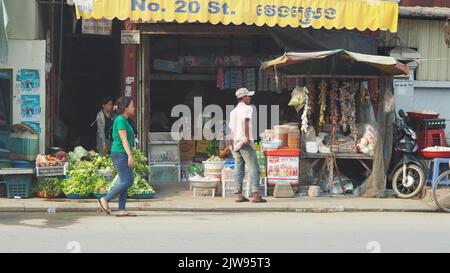 Phnom Penh Cambodge. 1 février 2018. Rue autour du marché russe ou du marché Toul Tom Poung. Images de la nourriture et du style de vie des gens autour du marché russe Banque D'Images