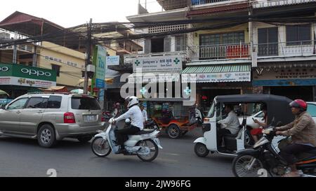 Phnom Penh Cambodge. 1 février 2018. Rue autour du marché russe ou du marché Toul Tom Poung. Images de la nourriture et du style de vie des gens autour du marché russe Banque D'Images