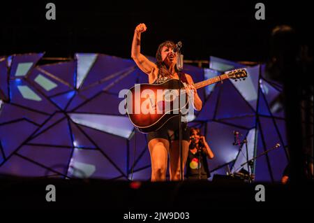 L'artiste espagnol Amaral se présente au vive Latino 2022 Music Festival à Saragosse, en Espagne Banque D'Images