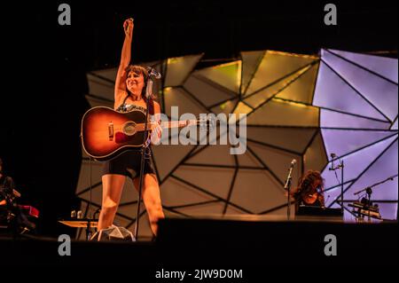 L'artiste espagnol Amaral se présente au vive Latino 2022 Music Festival à Saragosse, en Espagne Banque D'Images