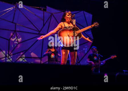 L'artiste espagnol Amaral se présente au vive Latino 2022 Music Festival à Saragosse, en Espagne Banque D'Images