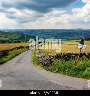 Vue sur la célèbre montée en vélo de Murder Mile depuis Brunthwaite dans le West Yorkshire, Angleterre, Royaume-Uni Banque D'Images