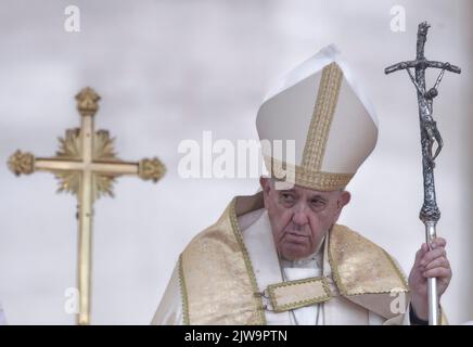 Vatican, Vatican, le 04 septembre 2022. Le pape François dirige une messe pour la béatification du pape Jean-Paul I sur la place Saint-Pierre. Crédit: Maria Grazia Picciarella/Alay Live News Banque D'Images