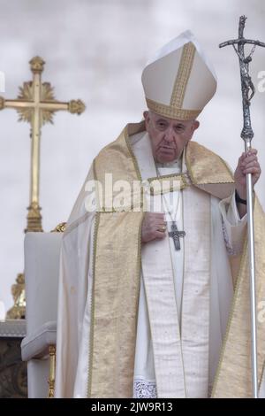 Vatican, Vatican, le 04 septembre 2022. Le pape François dirige une messe pour la béatification du pape Jean-Paul I sur la place Saint-Pierre. Crédit: Maria Grazia Picciarella/Alay Live News Banque D'Images