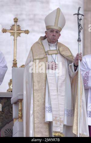 Vatican, Vatican, le 04 septembre 2022. Le pape François dirige une messe pour la béatification du pape Jean-Paul I sur la place Saint-Pierre. Crédit: Maria Grazia Picciarella/Alay Live News Banque D'Images