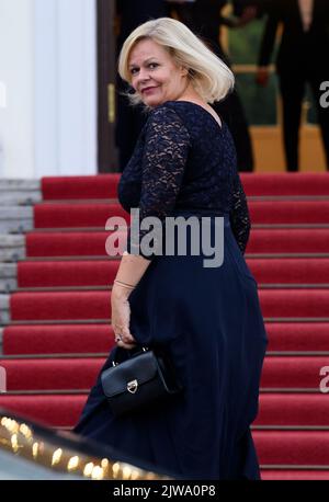 Berlin, Allemagne. 04th septembre 2022. Nancy Faeser (SPD), ministre fédérale de l'intérieur et des Affaires intérieures, arrive au Palais Bellevue pour un banquet d'État en l'honneur du Président d'Israël, Herzog, et de sa femme. Le président israélien et sa femme sont en Allemagne pour une visite d'État de trois jours. Credit: Bernd von Jutrczenka/dpa/Alamy Live News Banque D'Images