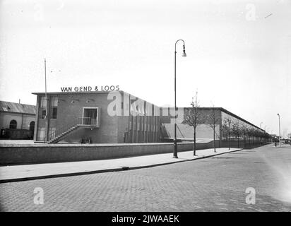 Vue sur le hangar de marchandises Van Gend & Loos à la station de Leeuwarden (N.-É.) à Leeuwarden. Banque D'Images