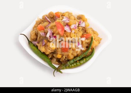 Matar Chole également appelé Chhola ou Bheeghe Chholey est épicé, à base de curry aliments salés fait de l'Ahite cuit à la pression et trempée pois Matar Vatana Tosse Banque D'Images