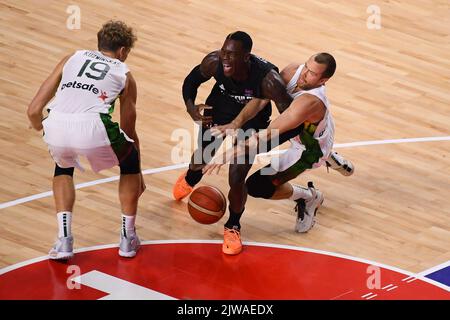 COLOGNE, ALLEMAGNE - 4 SEPTEMBRE 2022 : Dennis Schroeder. Le match de basket-ball de l'Eurobasket 2022 Lituanie contre Allemagne Banque D'Images