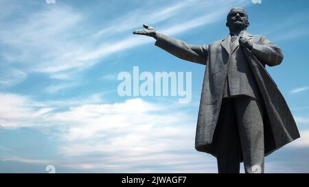 Bichkek, Kirghizistan - Mai 2022 : statue de Vladimir Lénine dans la ville de Bichkek. Vladimir Lénine était un homme politique révolutionnaire et penseur politique de Russi Banque D'Images