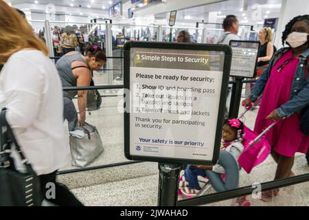 Miami Florida,Miami International Airport MIA terminal Security,Transportation Security Administration TSA Department of Homeland Security anti-terreur Banque D'Images