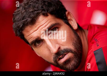 BILBAO, ESPAGNE - SEPTEMBRE 04 : Raul Garcia du Club d'athlétisme regarde avant le match de la Liga Santander entre le Club d'athlétisme et le RCD Espanyol sur 4 septembre 2022 à San Mames à Bilbao, Espagne. Credit: Ricardo Larreina/AFLO/Alay Live News Banque D'Images