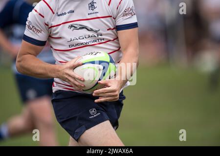 Joueurs anglais amateur de Rugby Union jouant dans un match de ligue. Banque D'Images