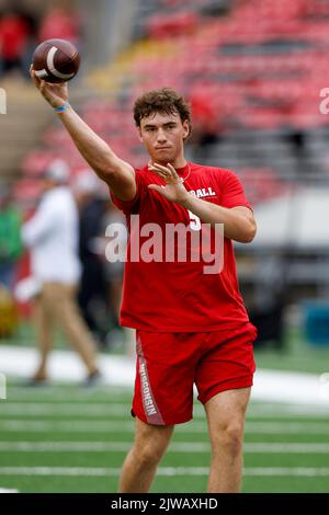 Madison, WI, États-Unis. 3rd septembre 2022. Le quarterback des Wisconsin Badgers Graham Mertz (5) s'échauffe pendant le match de football de la NCAA entre les Illinois State Redbirds et les Wisconsin Badgers au Camp Randall Stadium à Madison, WISCONSIN. Darren Lee/CSM/Alamy Live News Banque D'Images