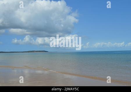 Turquoise et immaculé plage près de l'île portugaise de l'île Inhaca à Maputo au Mozambique Banque D'Images