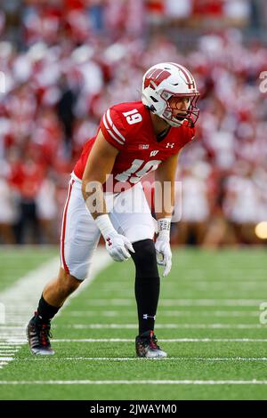 Madison, WI, États-Unis. 3rd septembre 2022. Nick Herbig (19), le linebacker des Wisconsin Badgers, s'est aligné pendant le match de football de la NCAA entre les Illinois State Redbirds et les Wisconsin Badgers au Camp Randall Stadium de Madison, WISCONSIN. Darren Lee/CSM/Alamy Live News Banque D'Images