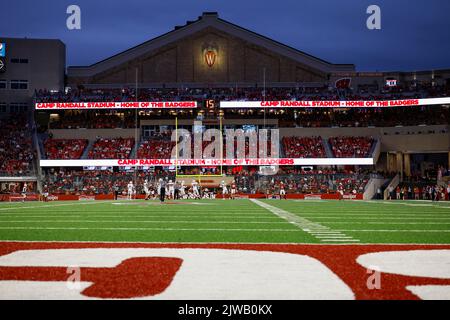 Madison, WI, États-Unis. 3rd septembre 2022. Les Badgers du Wisconsin ont récemment réaménagé South Endzone pendant le match de football de la NCAA entre les Redbirds de l'État de l'Illinois et les Badgers du Wisconsin au stade Camp Randall de Madison, WISCONSIN. Darren Lee/CSM/Alamy Live News Banque D'Images