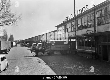 Vue sur le hangar de marchandises Rotterdam Westzeedijk (RMO, Right Maasoever) par Van Gend & Loos à Rotterdam. Banque D'Images