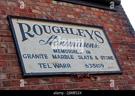 Roughleys Stonemasons, monuments commémoratifs en granit, marbre, ardoise et pierre panneau Warrington tel 635109 Banque D'Images