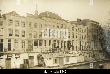 Vue sur les façades de quelques maisons de l'Oudegracht Weerdzijde à Utrecht depuis le sud-ouest. Banque D'Images