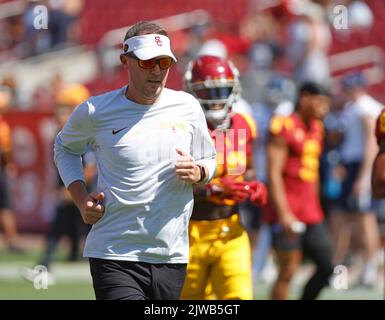 03 septembre 2022 USC Trojans entraîneur chef Lincoln Riley pendant le match de football NCAA entre les Rice Owls et les USC Trojans au Los Angeles Coliseum, Californie. Crédit photo obligatoire : Charles Baus/CSM Banque D'Images