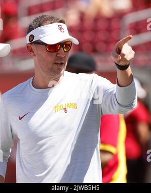 03 septembre 2022 USC Trojans entraîneur chef Lincoln Riley pendant le match de football NCAA entre les Rice Owls et les USC Trojans au Los Angeles Coliseum, Californie. Crédit photo obligatoire : Charles Baus/CSM Banque D'Images