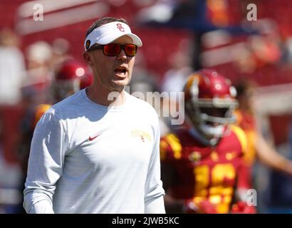 03 septembre 2022 USC Trojans entraîneur chef Lincoln Riley pendant le match de football NCAA entre les Rice Owls et les USC Trojans au Los Angeles Coliseum, Californie. Crédit photo obligatoire : Charles Baus/CSM Banque D'Images