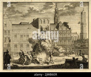 Image de l'incendie de statues catholiques et de meubles d'église au pont de l'Hôtel de ville d'Utrecht après le départ des Français d'Utrecht à la fin de la guerre avec la France. Banque D'Images