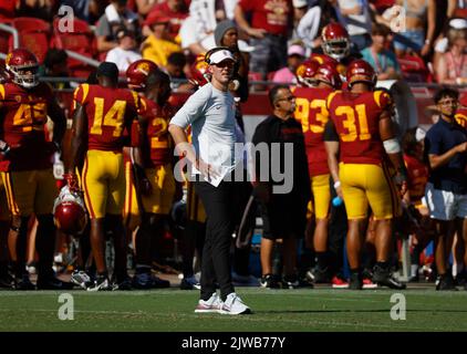 03 septembre 2022 USC Trojans entraîneur chef Lincoln Riley pendant le match de football NCAA entre les Rice Owls et les USC Trojans au Los Angeles Coliseum, Californie. Crédit photo obligatoire : Charles Baus/CSM Banque D'Images