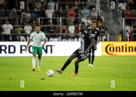 Washington, États-Unis. 04th septembre 2022. L'avant-projet Christian Benteke passe le ballon lors d'un match de football de la Ligue majeure de football de DC United contre Colorado Rapids (MLS) qui s'est terminé entre 0 et 0, à Audi Field à Washington, DC, dimanche, 4 septembre 2022. (Graeme Sloan/Sipa USA) Credit: SIPA USA/Alay Live News Banque D'Images