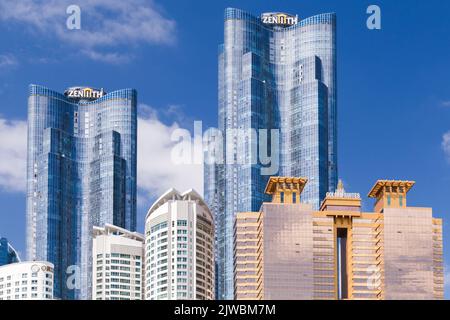 Busan, Corée du Sud - 17 mars 2018 : les gratte-ciels sont sous le ciel bleu, des blocs d'appartements du district de Haeundae Banque D'Images